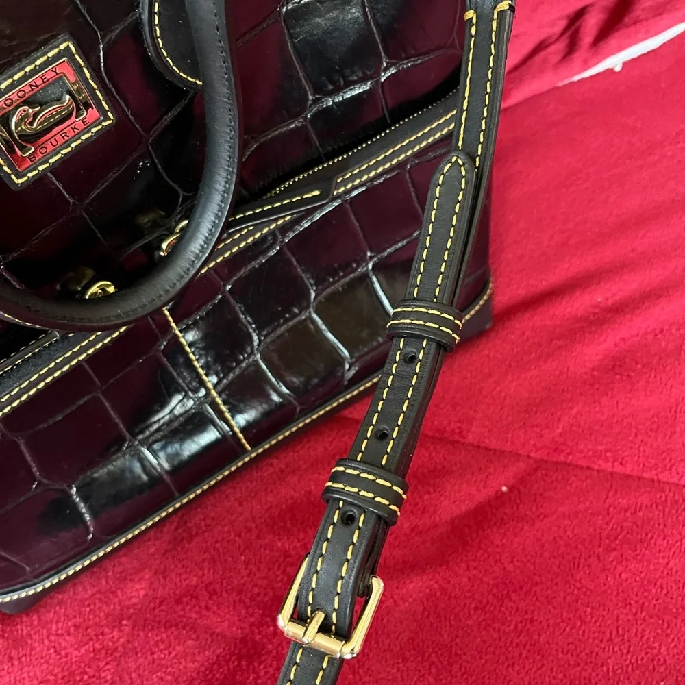 Dooney & Bourke handbag - Picture 6 of 15